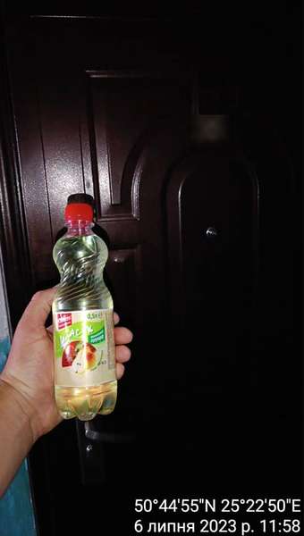 Муніципали знайшли «точку» продажу алкоголю в багатоповерхівці у Луцьку (фото)