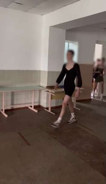 «Це збочення»: мер Луцька про перевдягання школярів у сукні (фото)