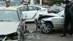 У Луцьку "мерс" в'їхав у таксі: постраждала пасажирка (фото)