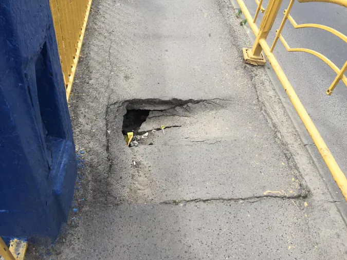 На Шевченка в Луцьку провалюється міст (фото)