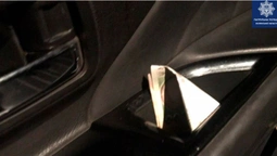 На Волині п’яний водій тицьнув у дверцята автівки патрульних гроші (фото)