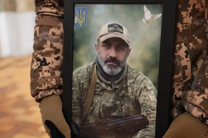 У Луцьку попрощалися із воїном Дмитром Бобровським (фото)