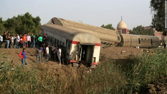 У Єгипті пасажирський потяг зійшов з рейок