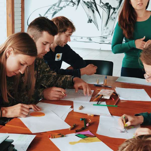 Учасники руху «Твоя країна» малювали у «Промені» (фото)*