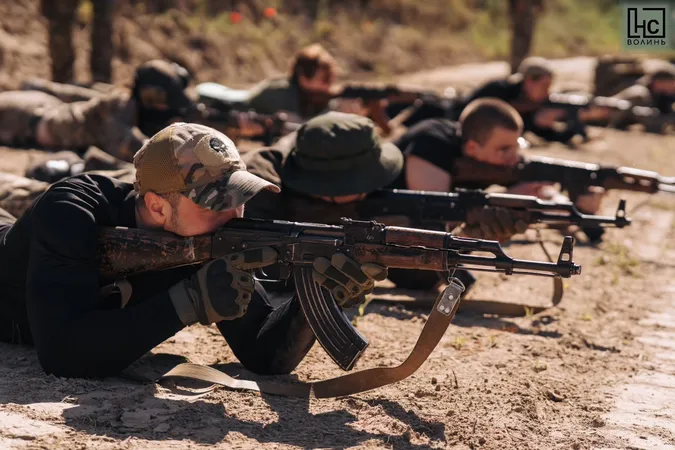 Хардкор і практика: на Волині понад сотня цивільних пройшла потужний військовий вишкіл (фото)