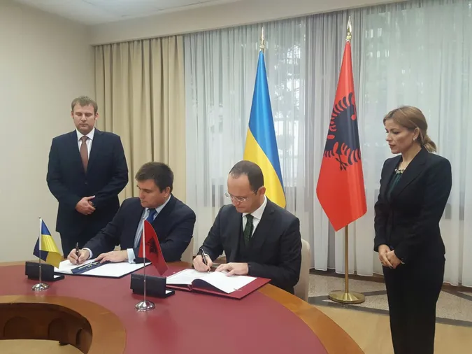 Україна та Албанія скасували візи