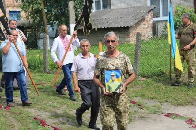 На Волині провели в останню дорогу Леоніда Остап’юка (фото)