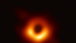 Чорна діра спалахнула у 75 разів яскравіше: ніхто не знає чому (фото)