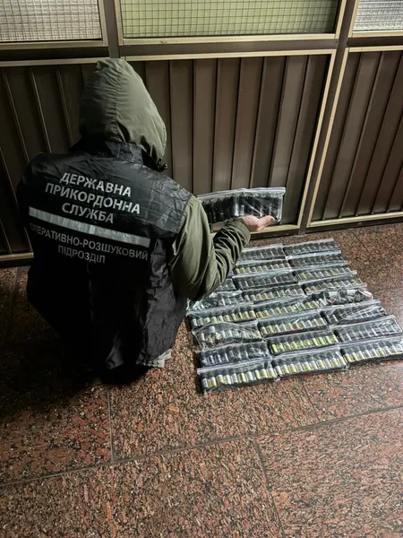 На Волині у потязі знайшли велику партію контрабандної «жижі»