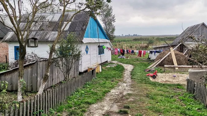 На Волині п'ятьох дітей, побитих п'яним батьком, вилучили з сім'ї