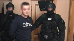 Шантажував вебкам-моделей: як «заробляв» затриманий у Луцьку на хабарі поліцейський (фото, відео)