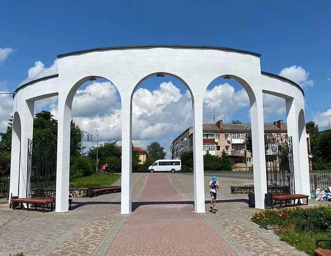 Окраса міста: у Ковелі завершили ремонт арки