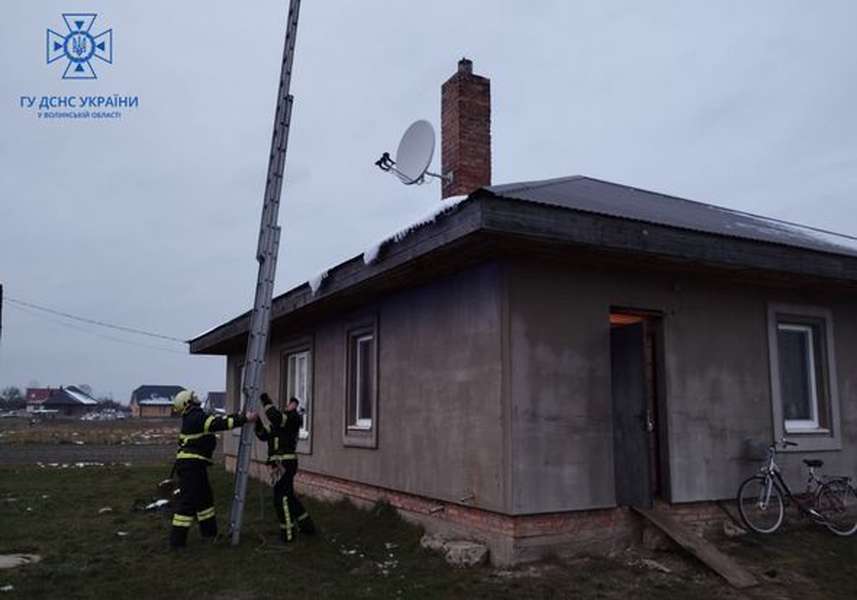 На Ковельщині через коротке замикання електромережі загорілась котельня в будинку (фото)