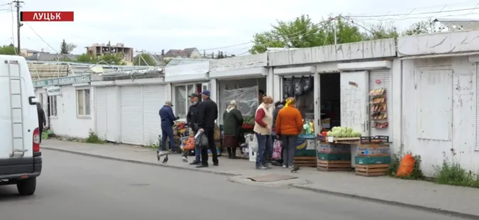 Як працює «Центральний ринок» у Луцьку після демонтажів (відео)