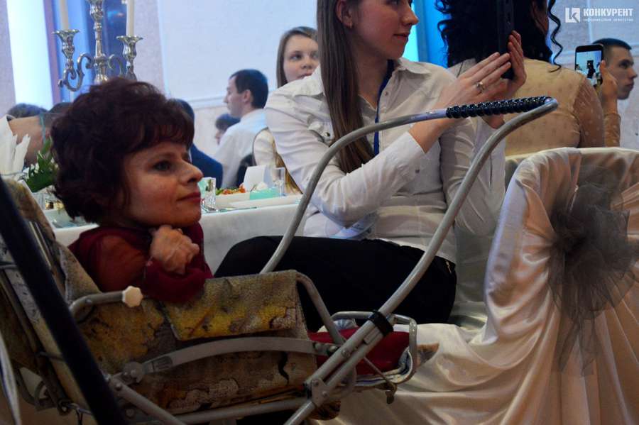 У луцькій церкві «Фіміам» відбулася грандіозна вечірка для людей з інвалідністю (фото)