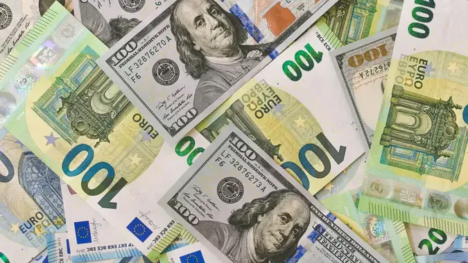 Долар знову виріс в ціні: де найдорожчий курс купівлі