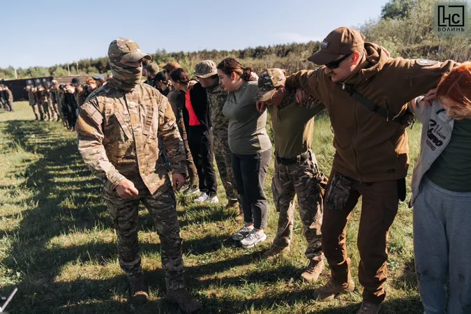 Хардкор і практика: на Волині понад сотня цивільних пройшла потужний військовий вишкіл (фото)