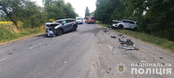 Автівки – вщент, люди – в лікарні: слідчі зʼясовують обставини ДТП біля Луцька (фото)