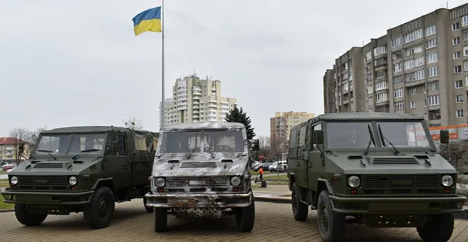 У Луцьку військовим передали всюдиходи Iveco (фото)