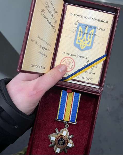Президент нагородив захисницю «Азовсталі» Пташку орденом «За мужність»