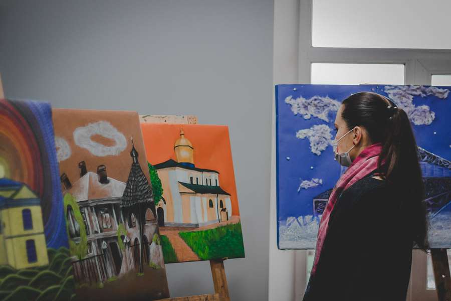 У Жидичинському монастирі відбулась виставка картин луцьких студентів