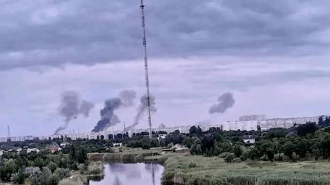 Окупанти вдарили ракетами по Кременчуку (відео)