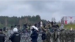 Група мігрантів прорвала білоруський кордон (відео)