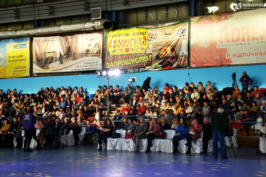 У Луцьку відбувся бал для дітей та молоді з інвалідністю (фото)