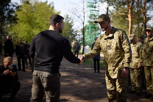 Перевірив кордон та вручив нагороди: що Зеленський робив на Волині (фото)