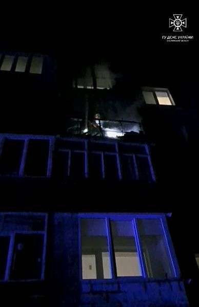У луцькій 5-поверхівці горів балкон – вогонь перекинувся до сусідів (фото, відео)