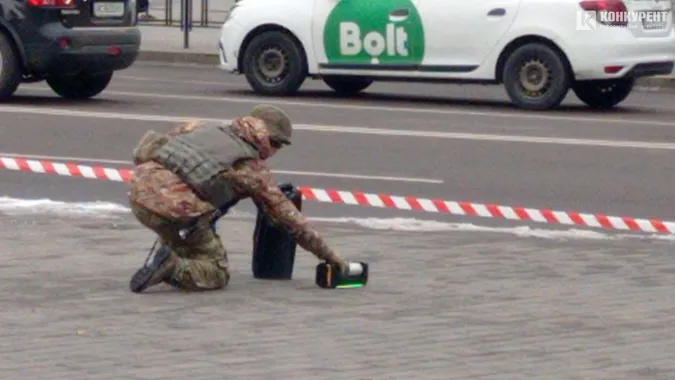Підозрілий пакет у центрі Луцька: що знайшли вибухотехніки (фото)
