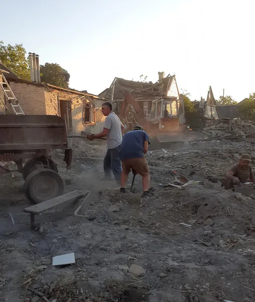 Завали розбирали всім селом: показали руйнування після збиття БПЛА на Волині