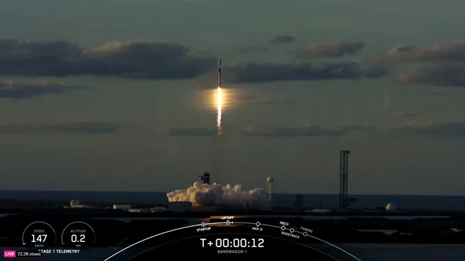SpaceX запустила у космос 11 супутників