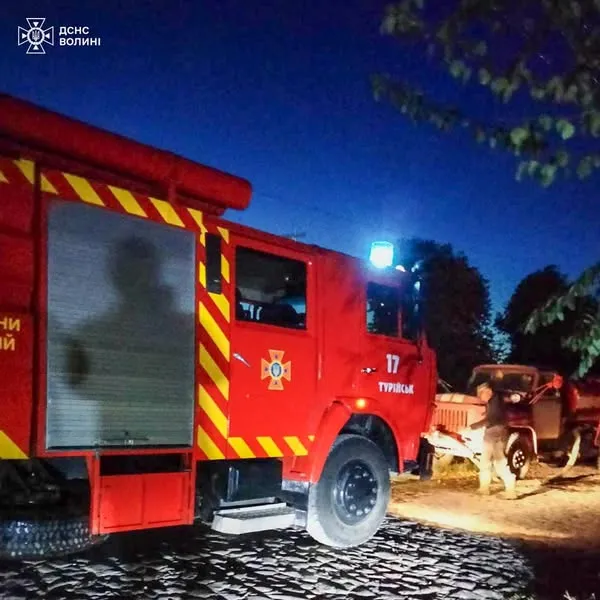 На Волині рятувальники ліквідували пожежі в житловому та дачному будинках (фото)