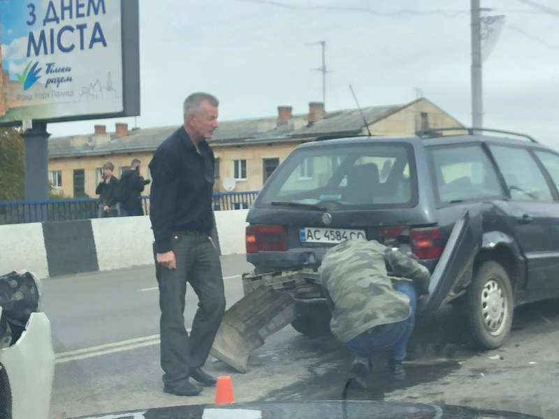 Аварія у Луцьку: проспект Перемоги стоїть у заторі (фото)