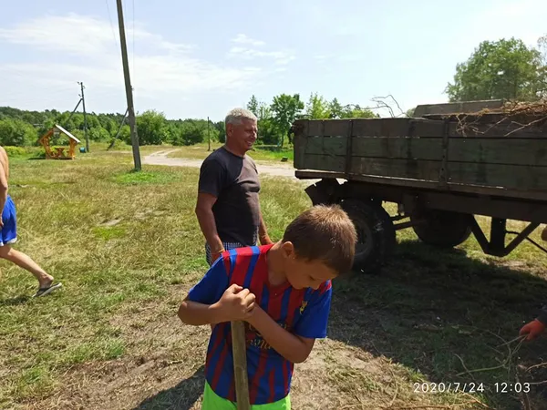 Спільними зусиллями: у Ківерцях навели благоустрій біля озера