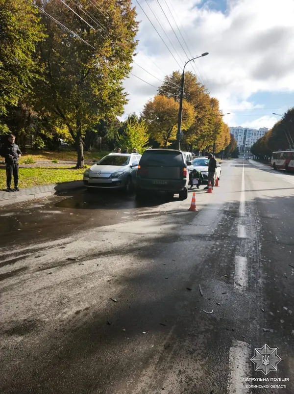 На проспекті Молоді у Луцьку не розминулися три автівки (фото)