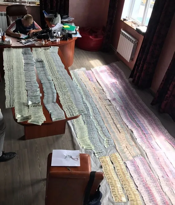 «Чорна каса» митників виявилась грошима підприємця, які незаконно вилучила прокуратура 