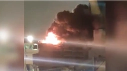 У Росії спалахнув недобудований корабель Міноборони РФ «Проворний» (відео)