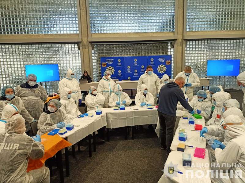 Волинські криміналісти отримали лабораторію для експрес-аналізу ДНК (фото)