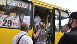 Е-квитки і маски: у Луцьку перевірили пасажирів громадського транспорту (фото)