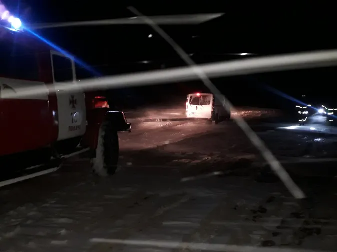 Один влетів в яму, інший – у замет: на Волині рятували два автомобілі