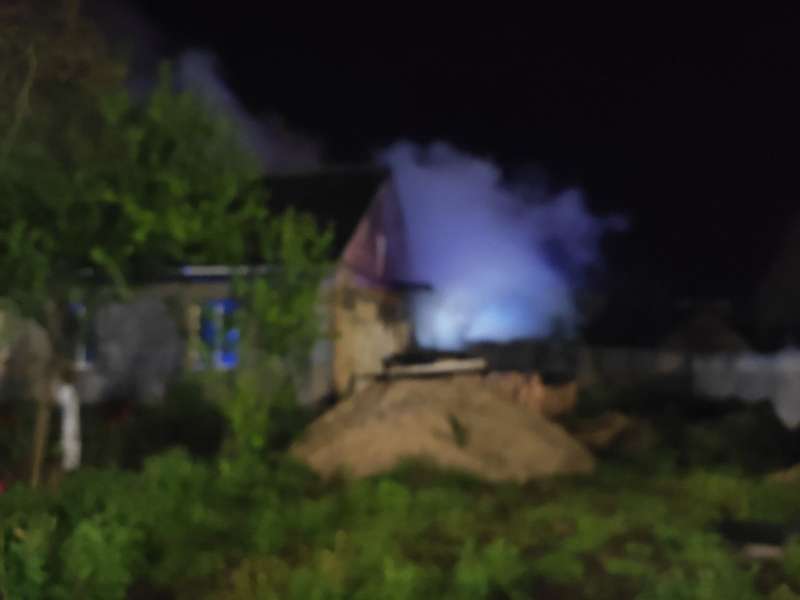 У Луцьку на Гнідавській горіла господарська споруда: є постраждалі (фото, відео)