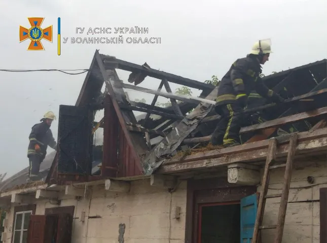 На Волині блискавки підпалили дві будівлі (фото, відео)