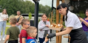 В екокомплексі «Лісовичок» на Волині сьогодні усіх дітей пригощають морозивом (фото)