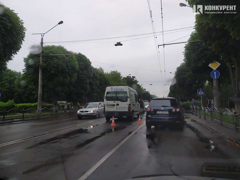 Аварія на Перемоги в Луцьку: утворився затор (фото)
