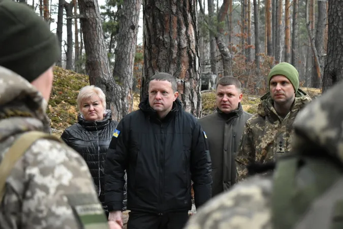 Голова Волинської ОВА Іван Рудницький оглянув фортифікаційні споруди уздовж кордону з Білоруссю