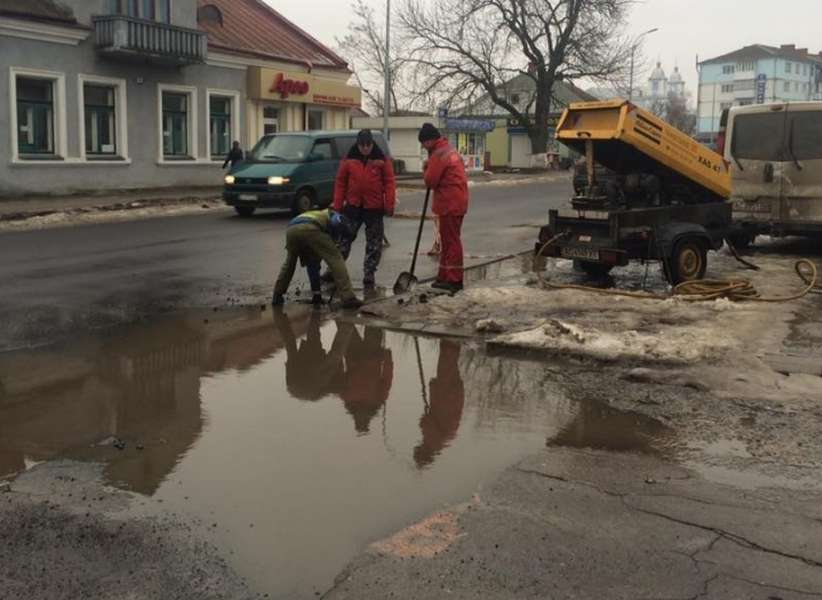 У Володимирі відремонтовані «Амілою» дороги «пішли під воду» (фото)
