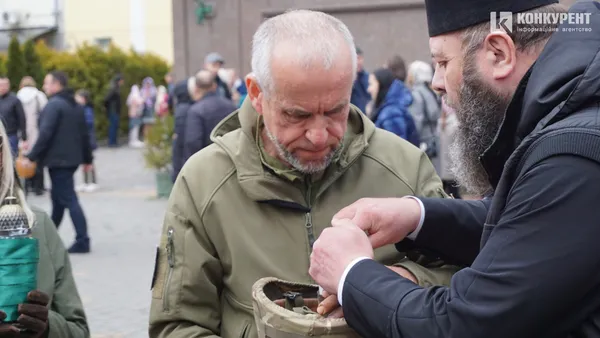 Волонтери привезли у Луцьк вогонь єдності (фото)