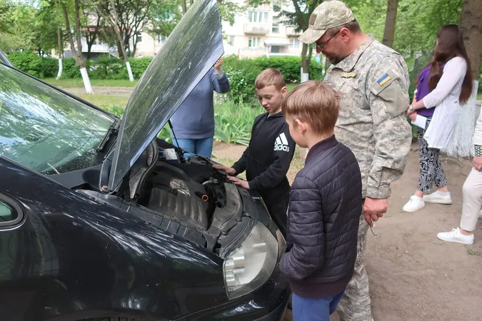 Діти з Луцька продали малюнки у США і купили авто для 14 бригади (фото)